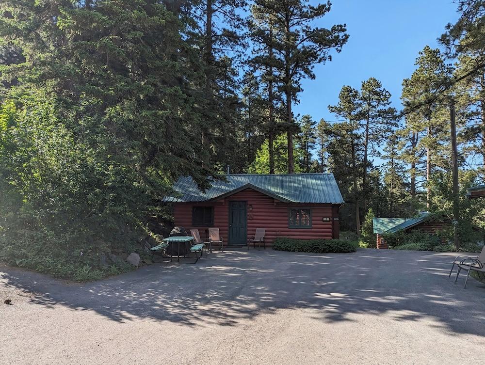 Ponderosa Pines Inn and Cabins photo 41