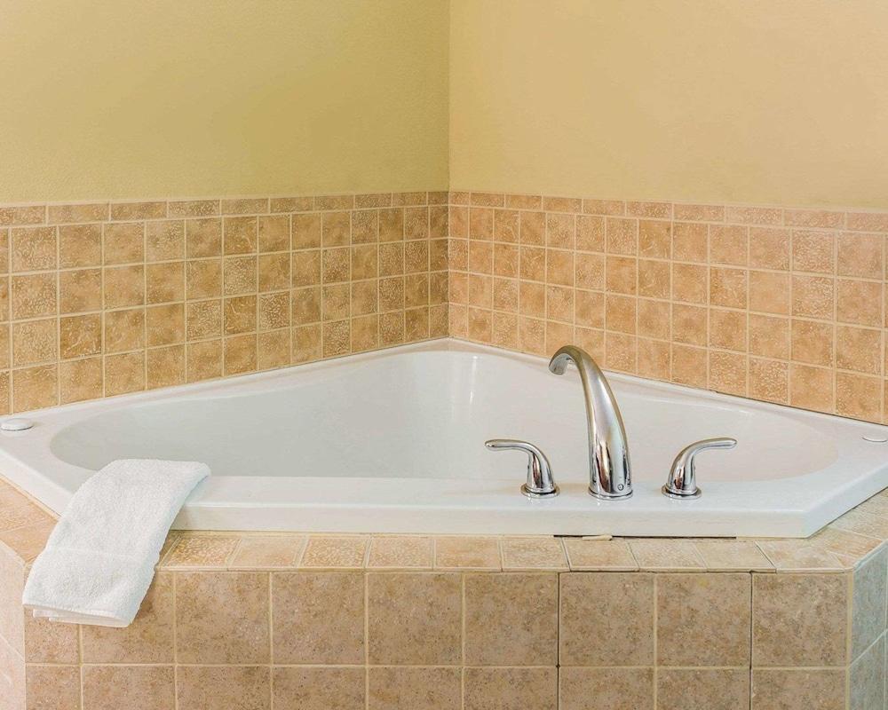 Country Hearth Inn & Suites photo 7