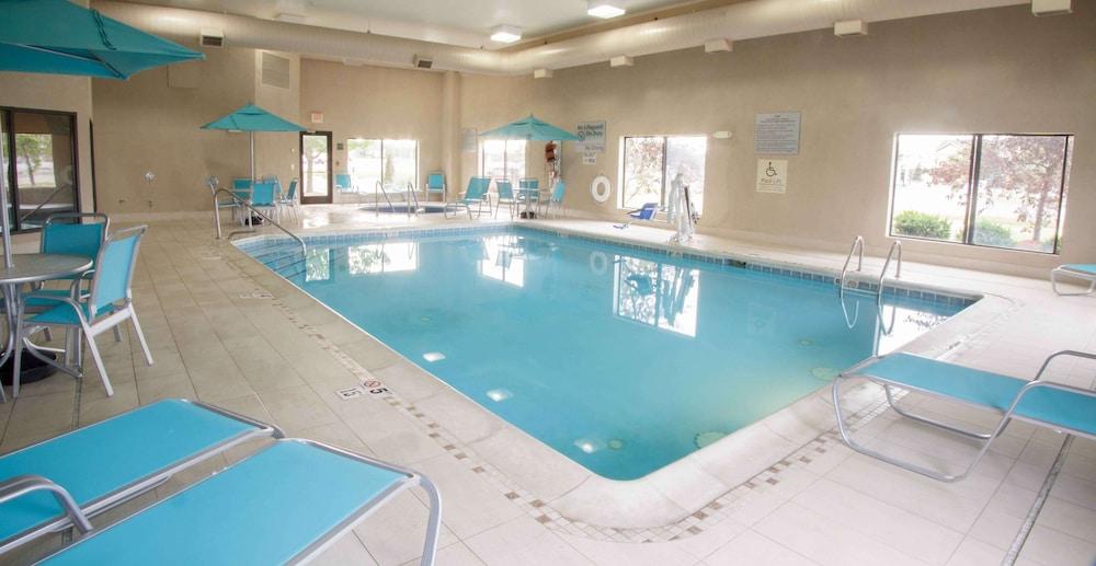 Hampton Inn South Haven photo 19