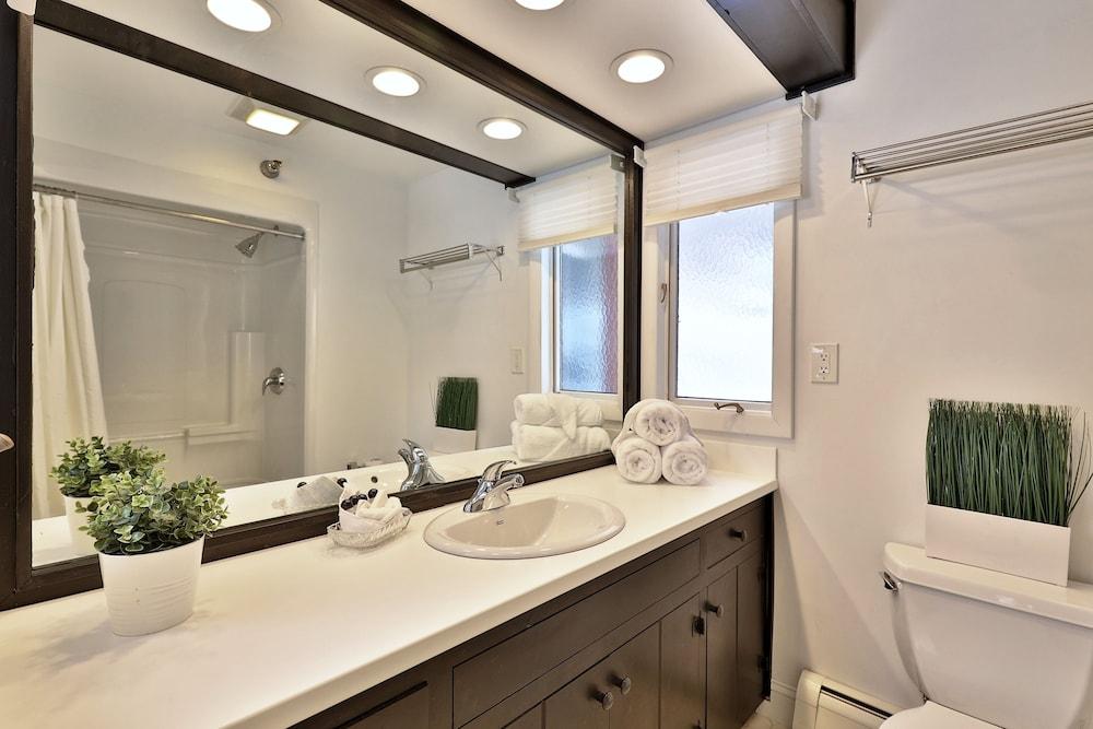 The Birch Ridge: Colonial Maple Room #1 - Queen Suite In Renovated Killington Lodge 1 Bedroom Home photo 14