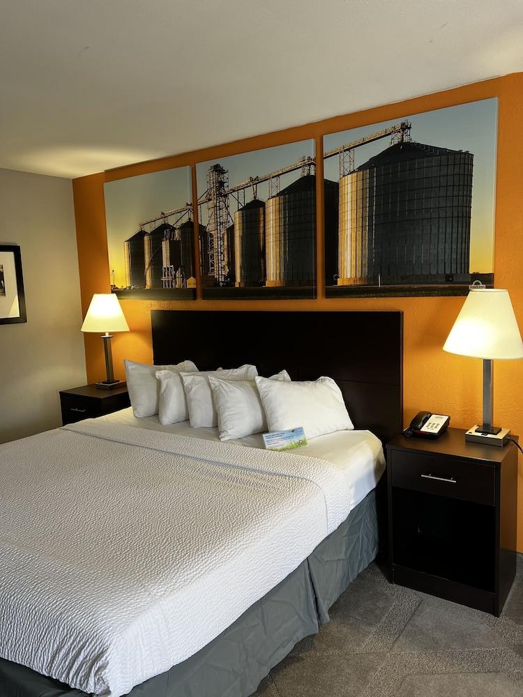 Days Inn by Wyndham Hays photo 11