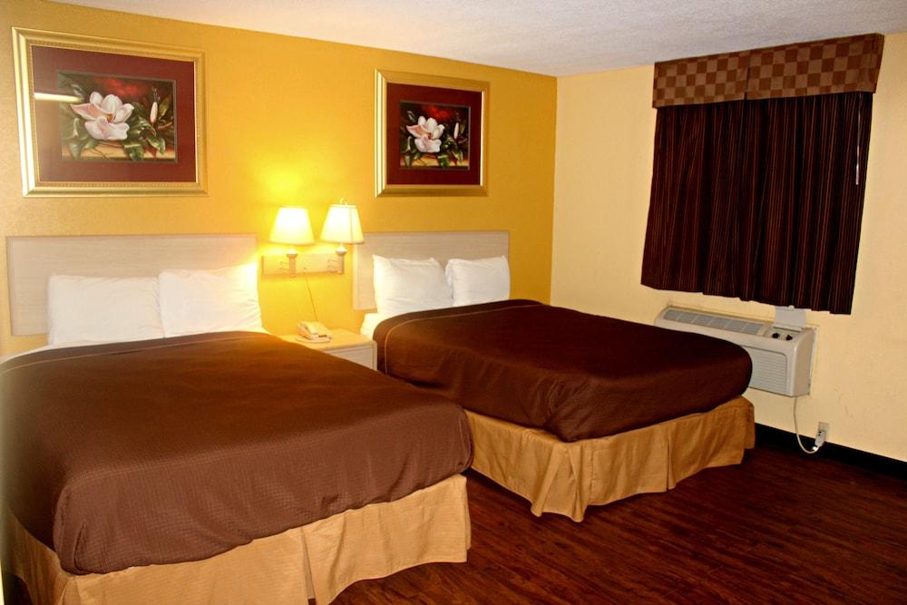 Village Inn Cotulla photo 11