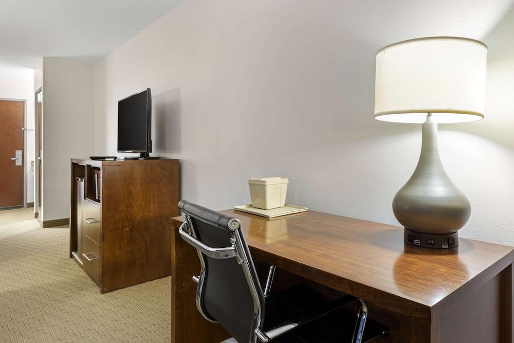 Comfort Inn Garner Clayton I-40 photo 22