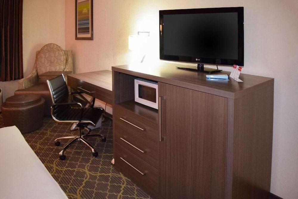 American Inn & Suites West Memphis I-40/I-55 photo 16
