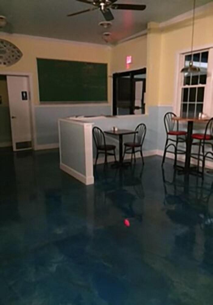 Lake Inn and Restaurant photo 12