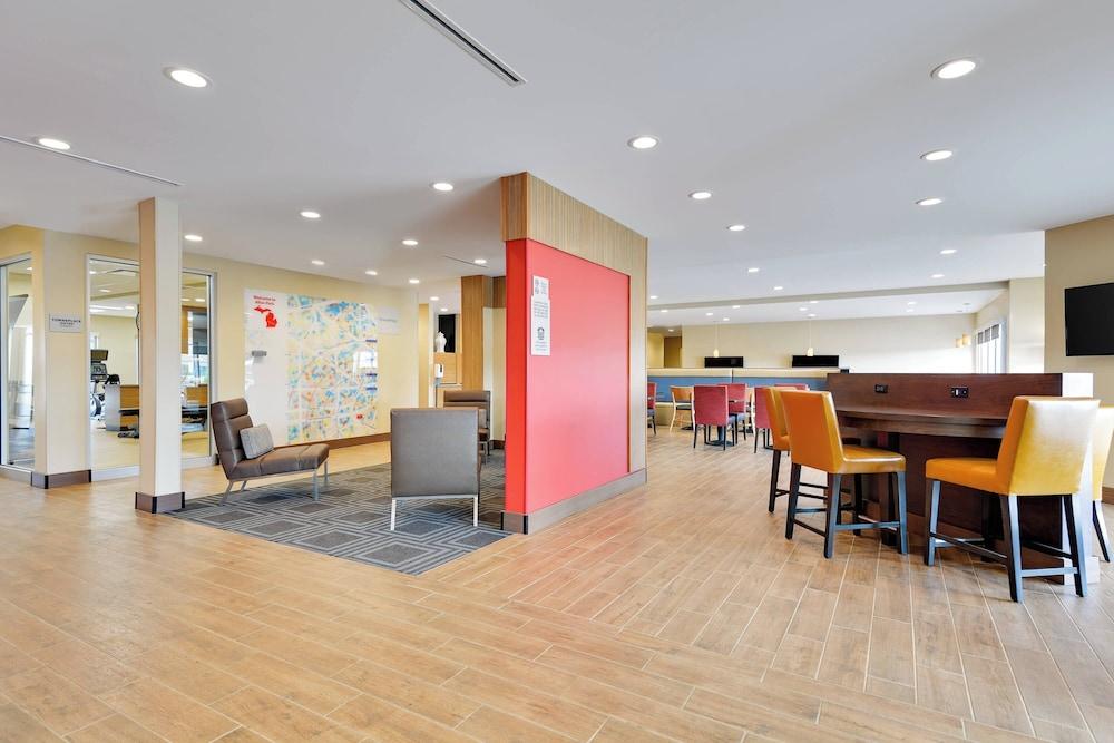 TownePlace Suites by Marriott Detroit Allen Park photo 2