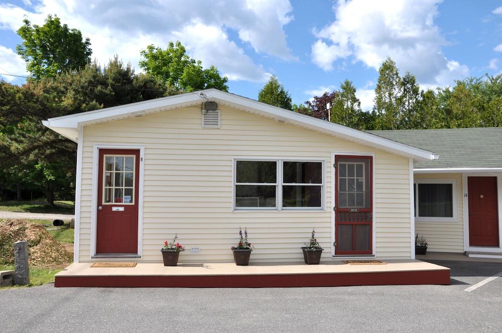 Gallagher's Travels Bar Harbor Motel & Cabins photo 1