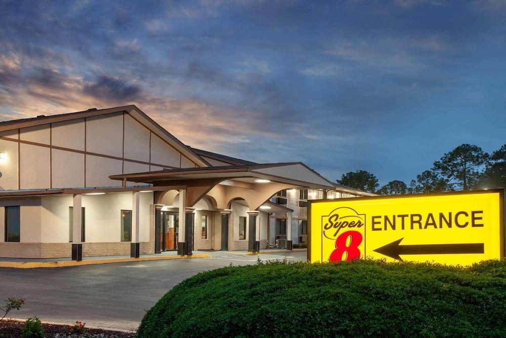 Super 8 by Wyndham Waycross GA photo 19