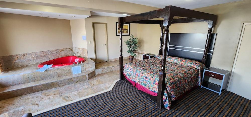 Townhouse Inn & Suites photo 22