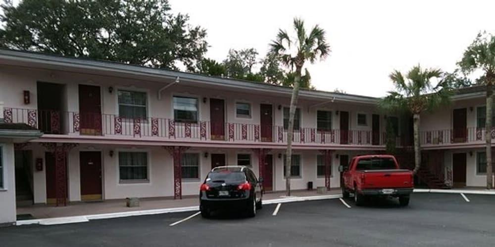 Carriage Inn Motel photo 13