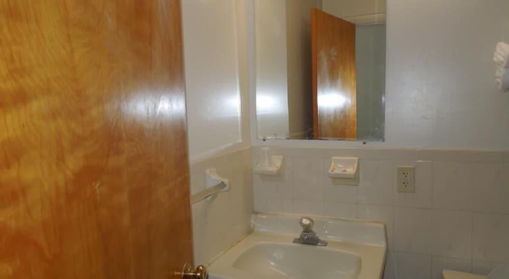 Lee's Motel photo 12