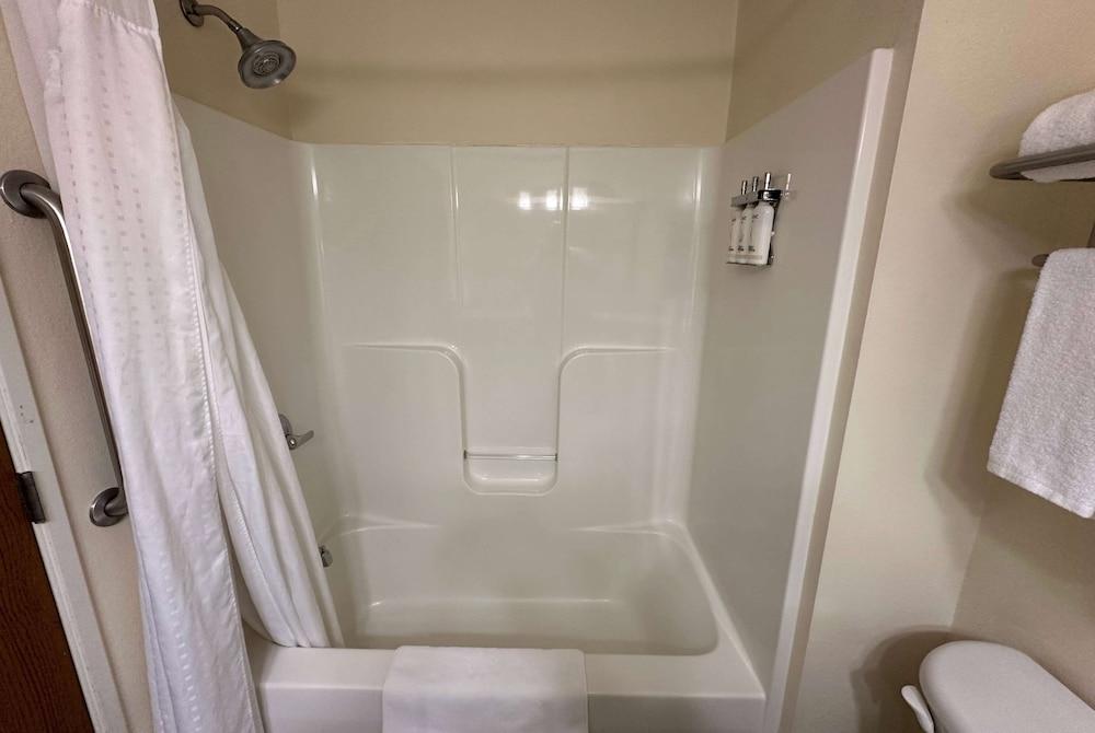 Wingate by Wyndham Newell photo 3