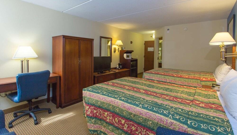 Studios and Suites 4 Less Western Branch photo 3