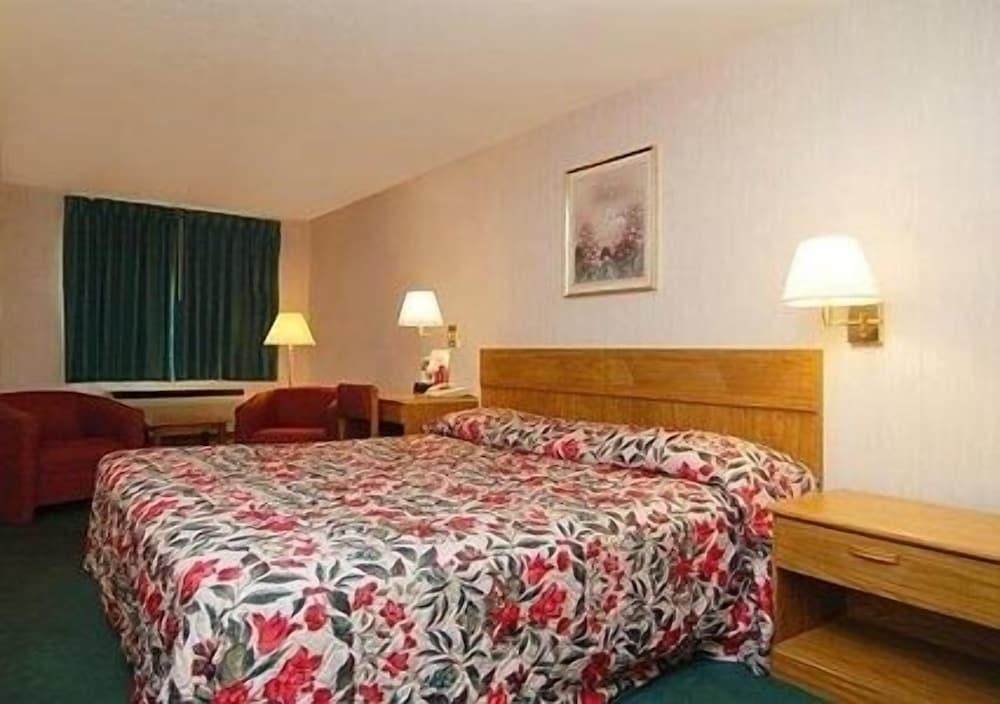 Econo Lodge Lanett photo 28