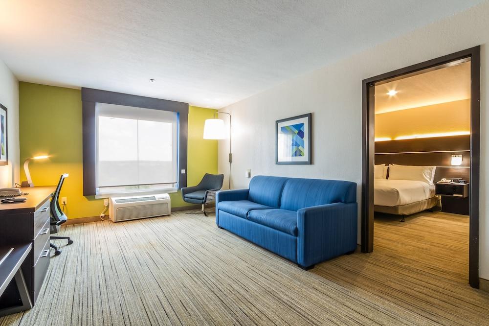 Holiday Inn Express & Suites Hearne by IHG photo 28