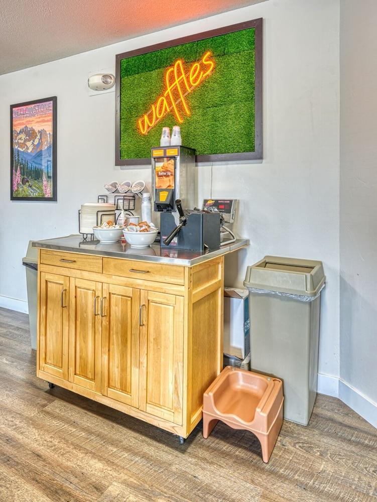 Yellowstone River Inn & Suites photo 15