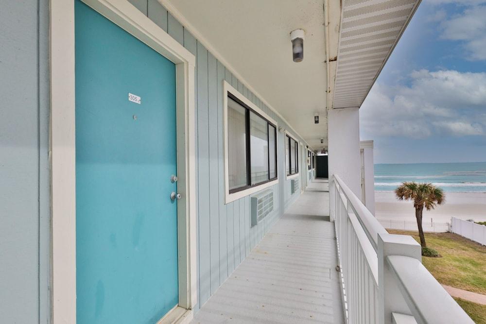 Coastal Waters Inn photo 2