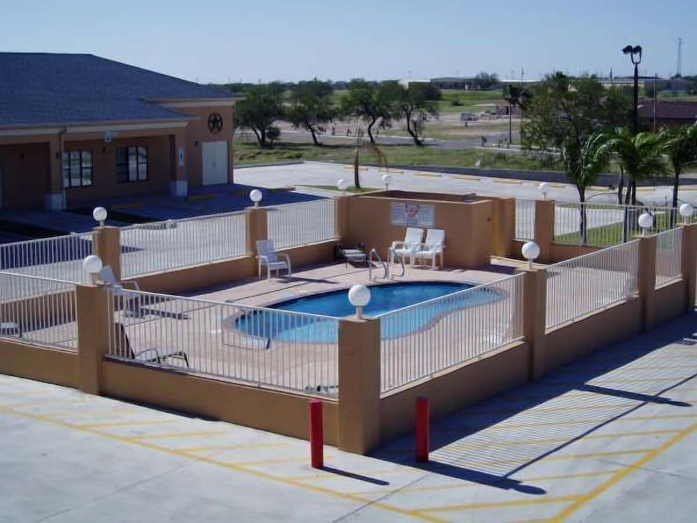 Texas Inn and Suites at La Joya photo 11
