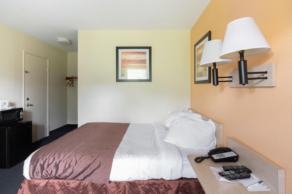 Days Inn by Wyndham New Philadelphia photo 15