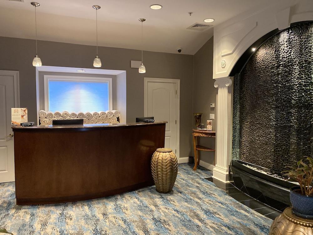 Water's Edge Resort & Spa photo 58