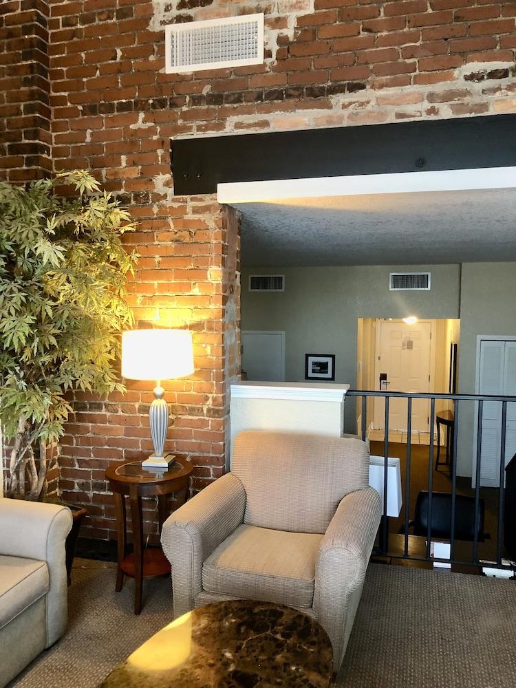 Hawthorn Extended Stay by Wyndham Rome photo 12