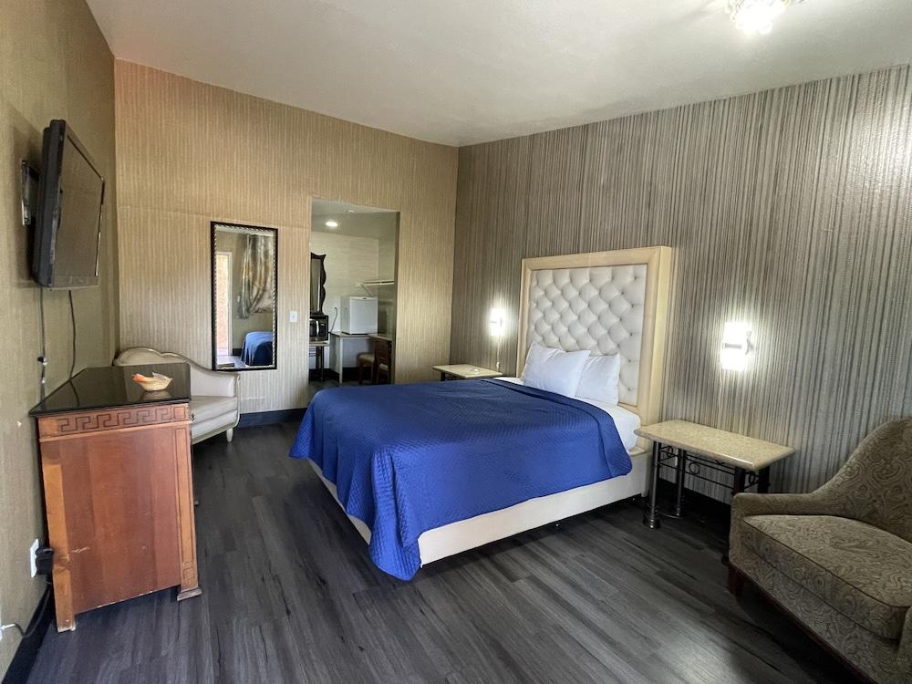 Crown Motel photo 36