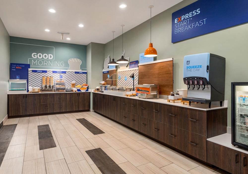 Holiday Inn Express Hotel & Suites Waycross by IHG photo 30