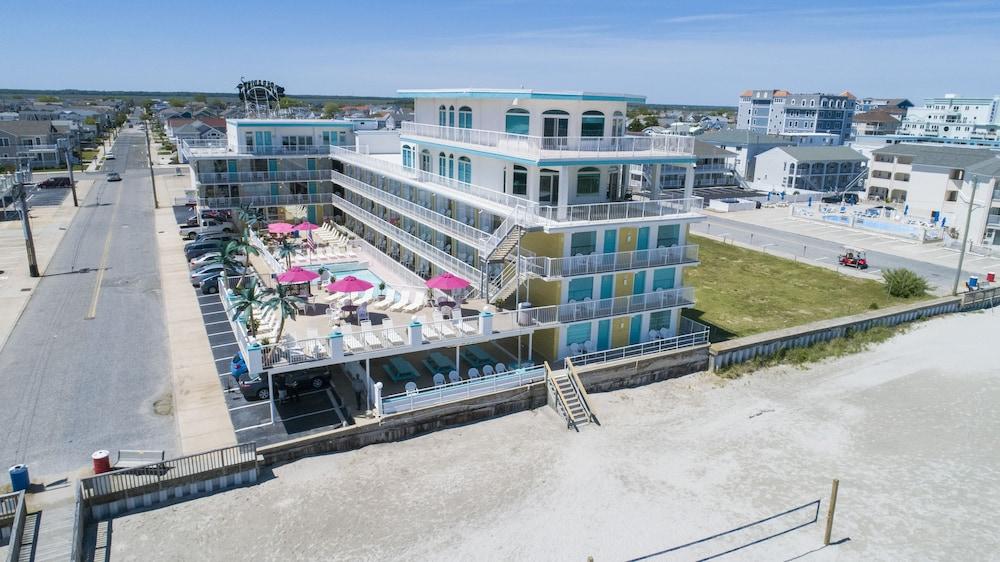 Paradise Oceanfront Resort photo 26
