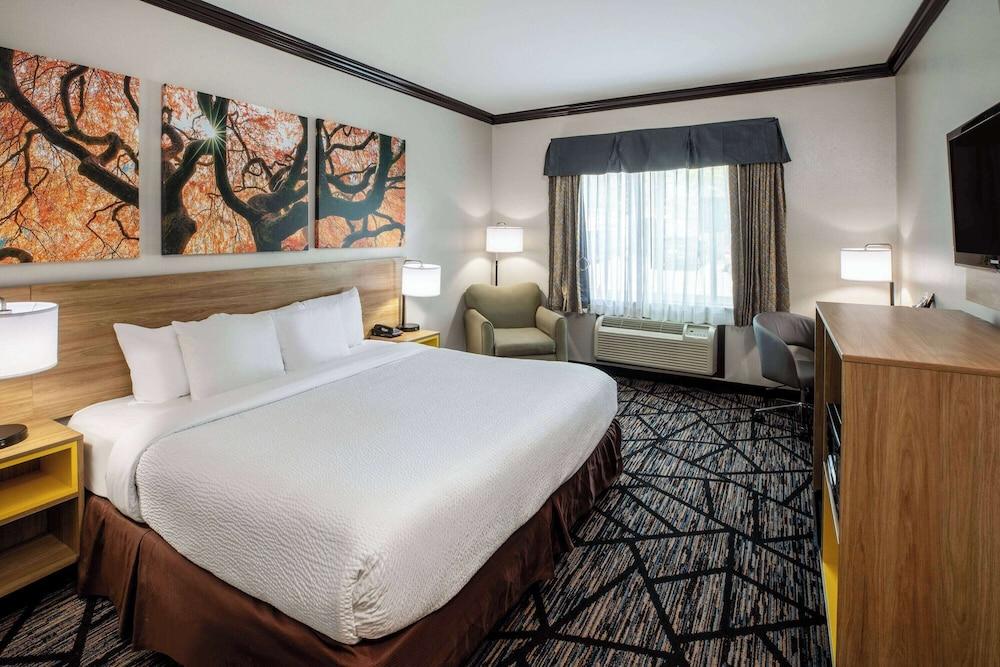Days Inn by Wyndham Baton Rouge/I-10 photo 3