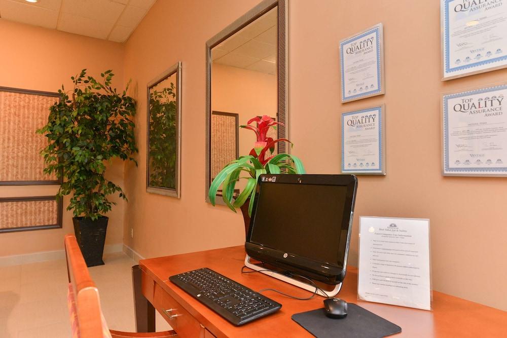 Americas Best Value Inn & Suites Victoria photo 25