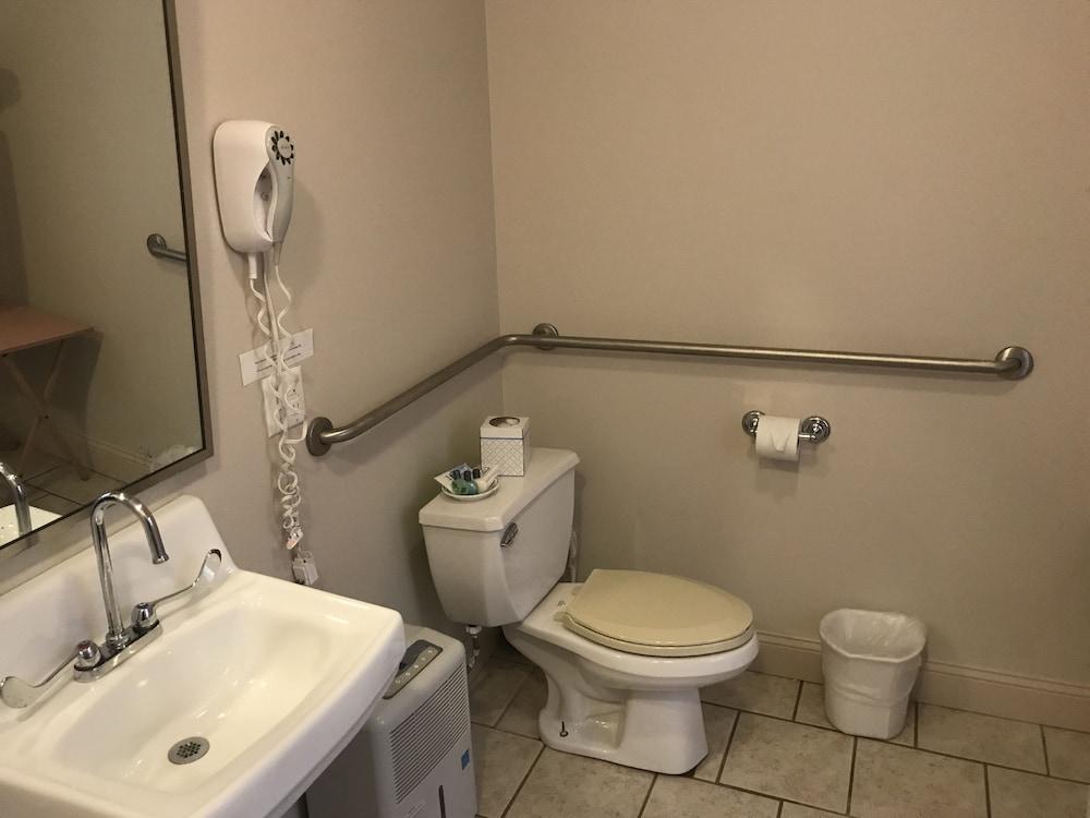 Ashley House photo 13