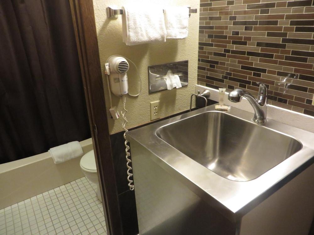 Riverside Suites photo 19