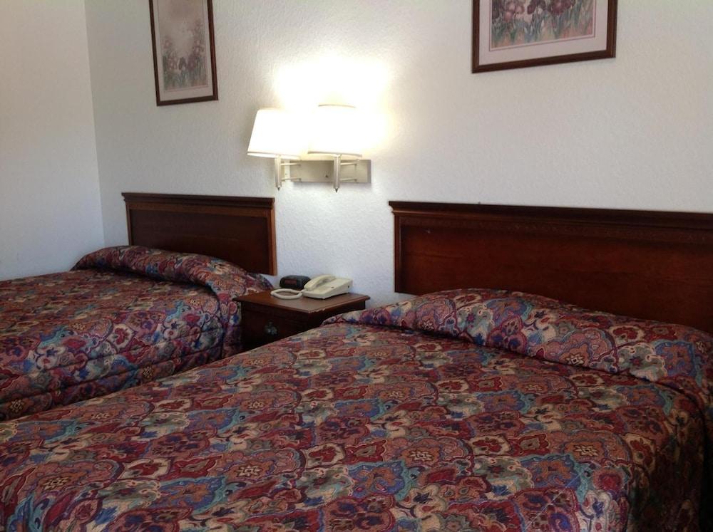 Budget Host, Hempstead Inn photo 13