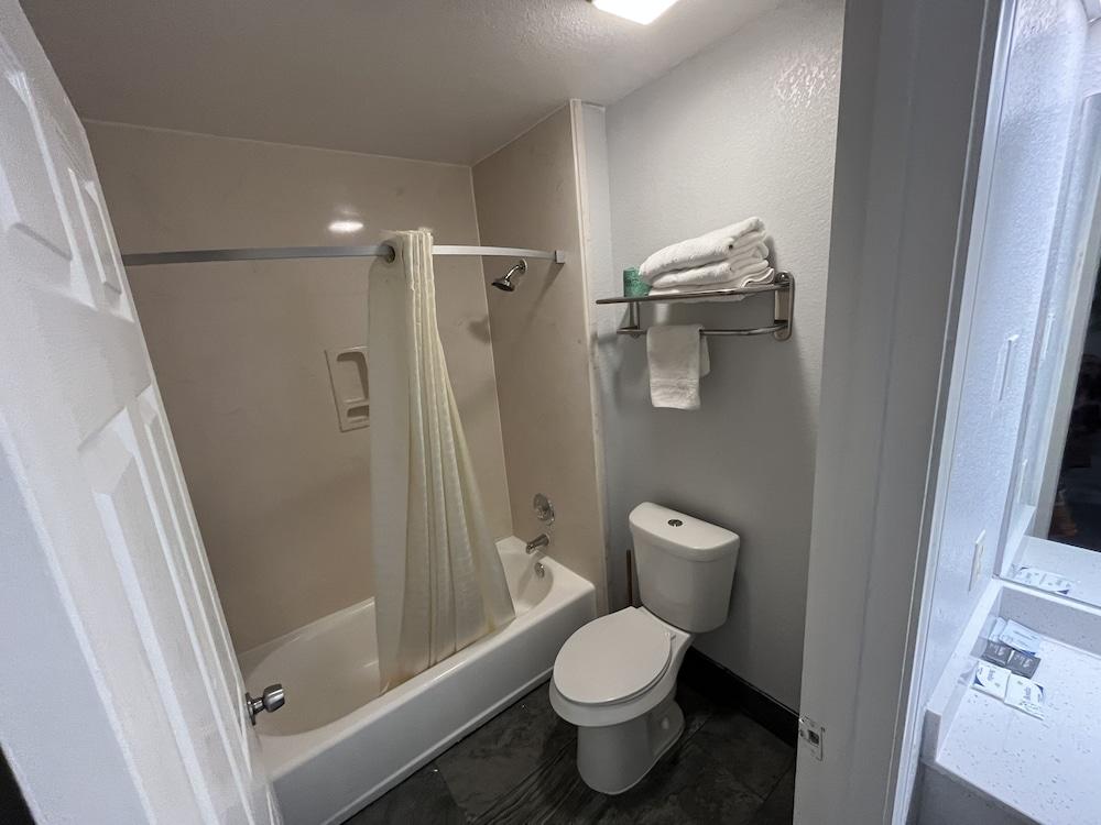 Atria Inn & Suites photo 13