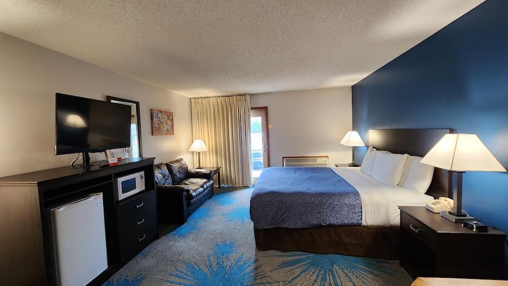 Econo Lodge Lakeshore photo 14