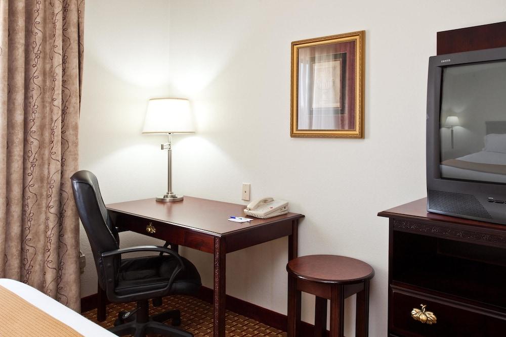 Holiday Inn Express Clanton by IHG photo 11