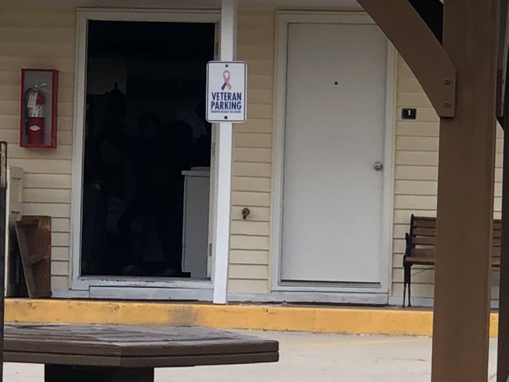 Hawkeye Motel photo 22