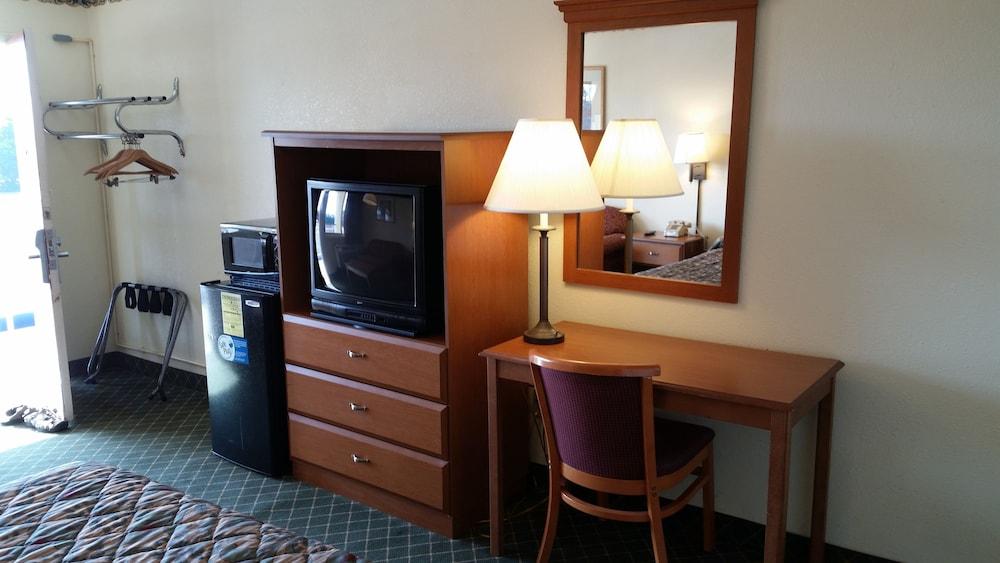 Economy Inn photo 24