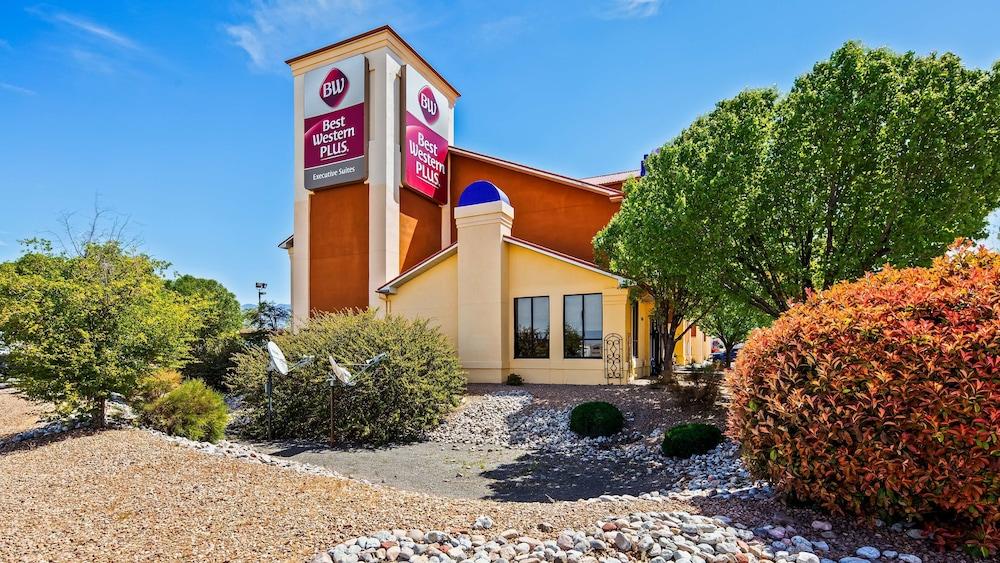 Best Western Plus Executive Suites photo 1