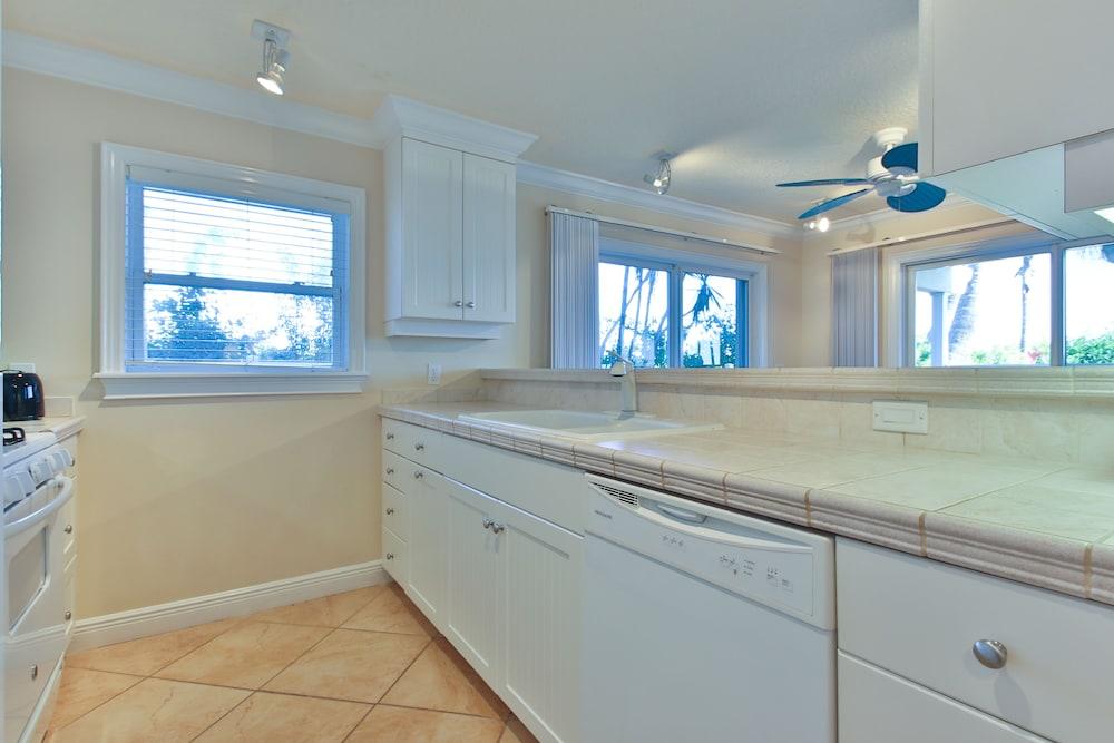 Tortuga Inn Beach Resort photo 40