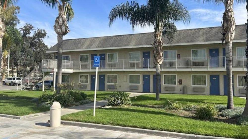 Studio 6 Suites - Riverside, Ca photo 1