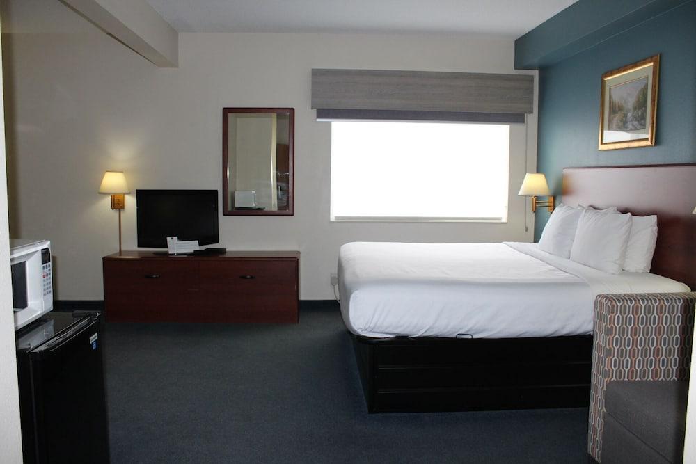 Reston Inn & Suites photo 26