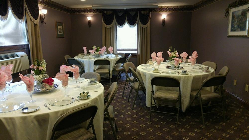 Hearthstone Inn & Suites photo 32