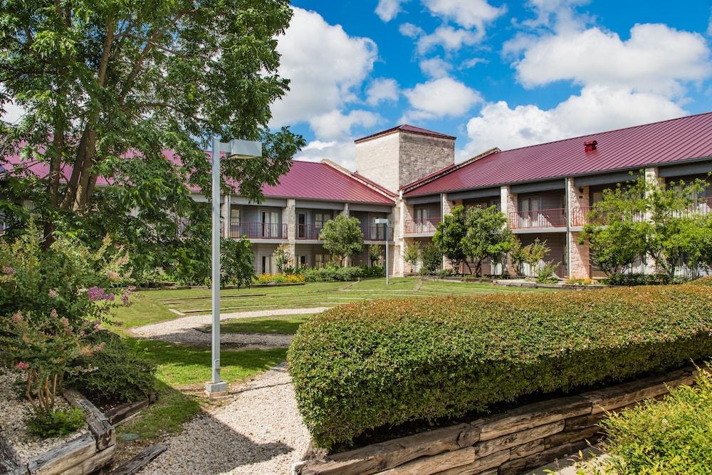 Y O Ranch Hotel photo 48