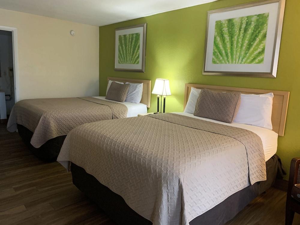 RW Hotel photo 2