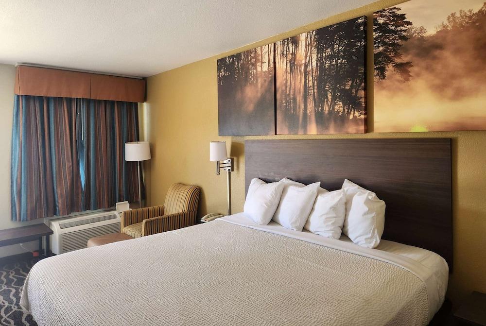 Days Inn by Wyndham Leesville photo 13