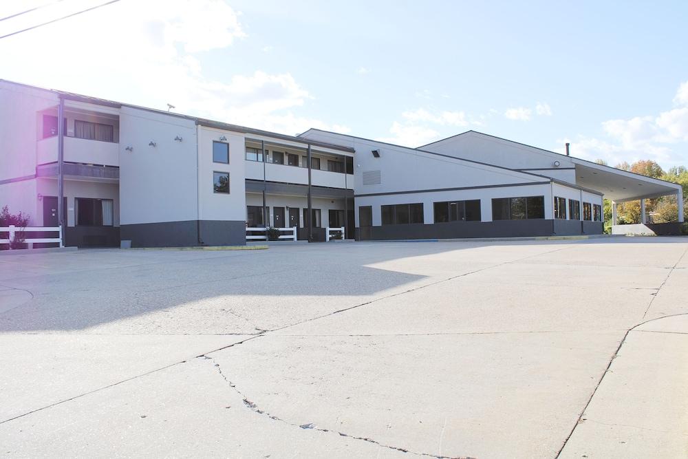 Greenlight Inn & Suites photo 22