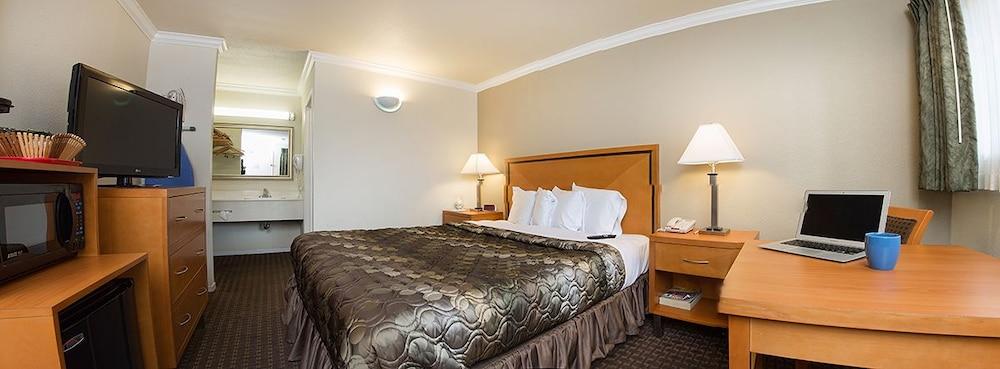 SOMA Park Inn – Civic Center photo 2