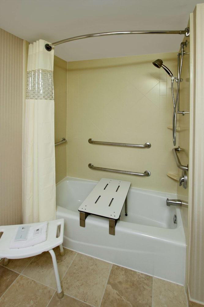 Hampton Inn Austin/Airport Area South photo 12