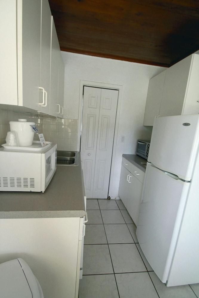 Island Breeze Inn photo 6
